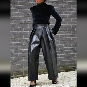 Elegant Black Wide Leg Pants with High Waist and Pleated Front